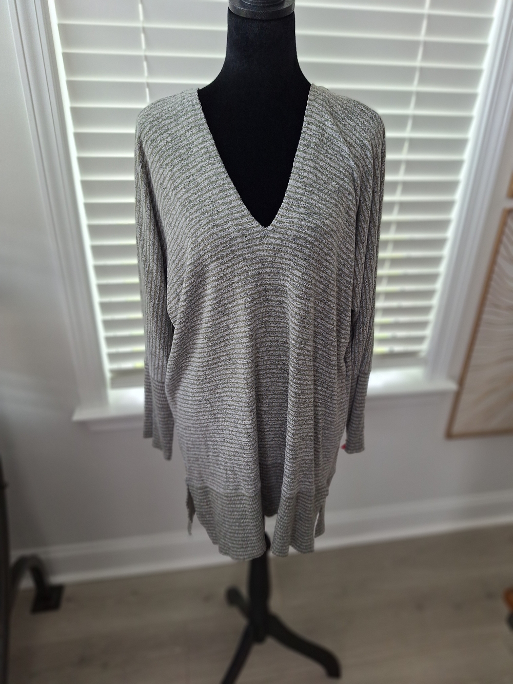 BKE Women's V-Neck Ribbed Knit Sweater OLIVE